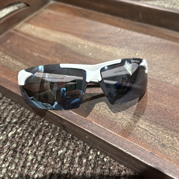 Designer sport sunglasses bundle - Picture 16 of 17